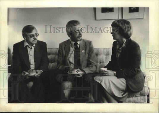 1982 Press Photo Leaders meet at Kenwood United Methodist on advocacy for poor. - Historic Images