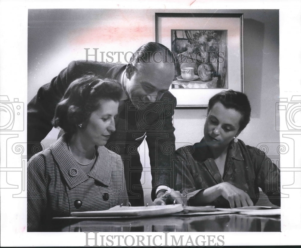 1961 Press Photo New Friends of Art officers nominated, Arts Center - mjb50431 - Historic Images