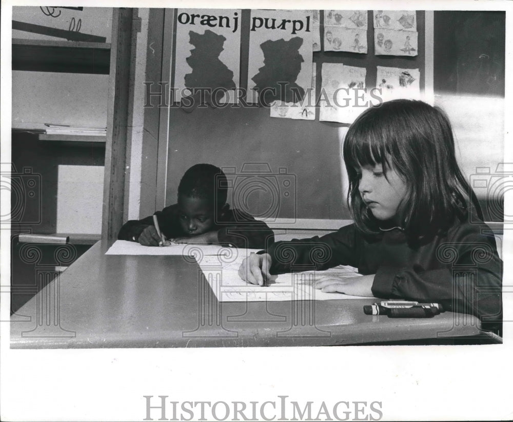 1965 Press Photo Mark Mitschel and Lucy Gibson at Campus School in Milwaukee. - Historic Images