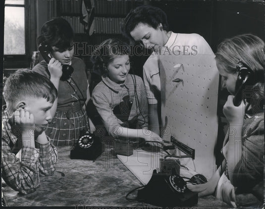 1955 Press Photo Students at Townsend school , Milwaukee - mjb50566 - Historic Images