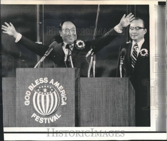 1976 Press Photo Korean evangelist Sun Myung Moon at Yankee Stadium in New York - Historic Images