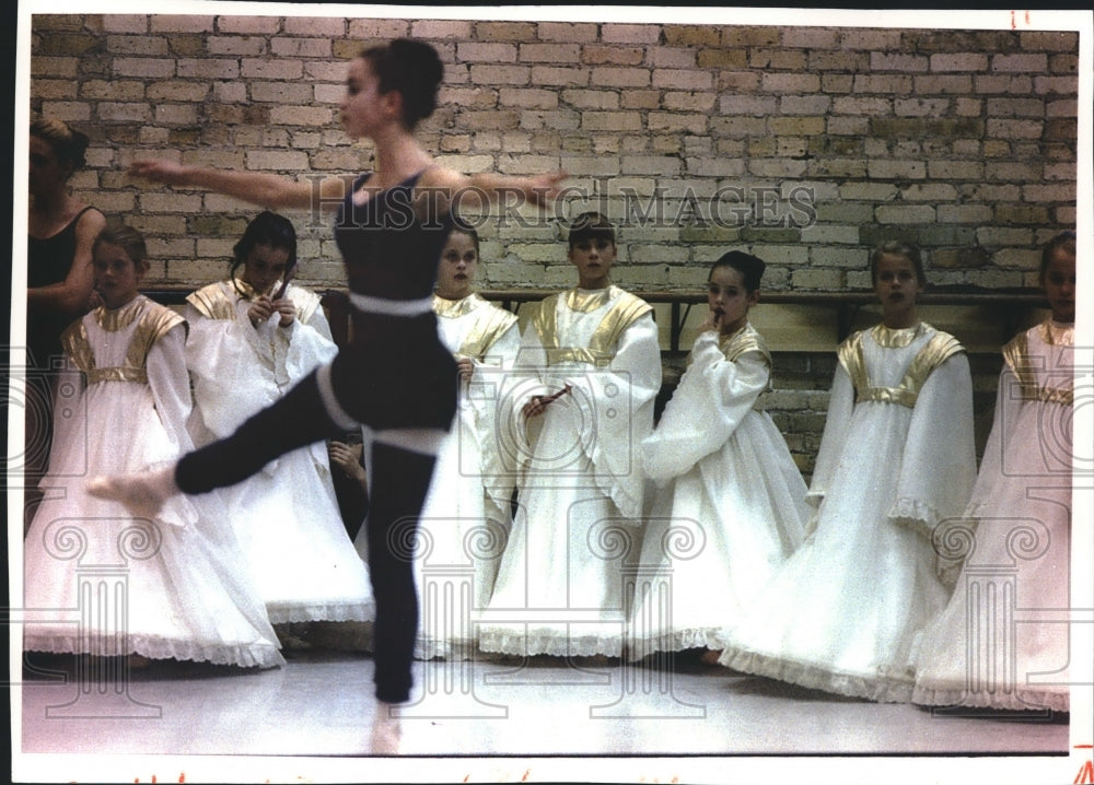 1993 Press Photo Waukesha Students in Milwaukee Ballet School Nutcracker - Historic Images
