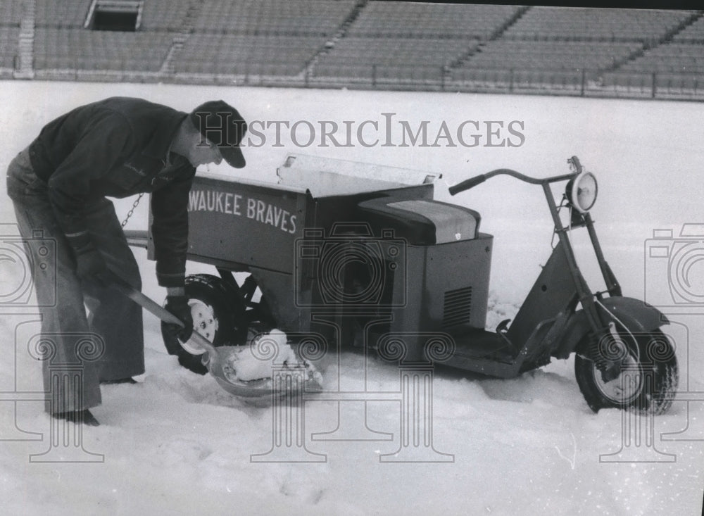 1964 Press Photo Milwaukee Stadium Maintenance - mjb51008 - Historic Images