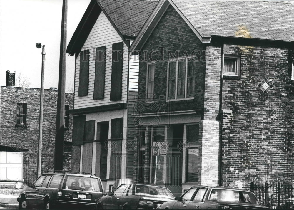 1990 Randolph&#39;s Catering in Milwaukee and boarded-up nieghbor-Historic Images