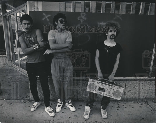 1985 Press Photo Eddie & Luis Vargas and William Allen on Mitchell St Milwaukee - Historic Images