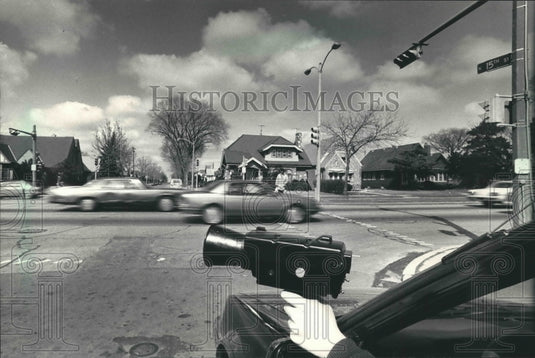 1988 Press Photo Checking the speed of drivers in a Wisconsin school zone - Historic Images