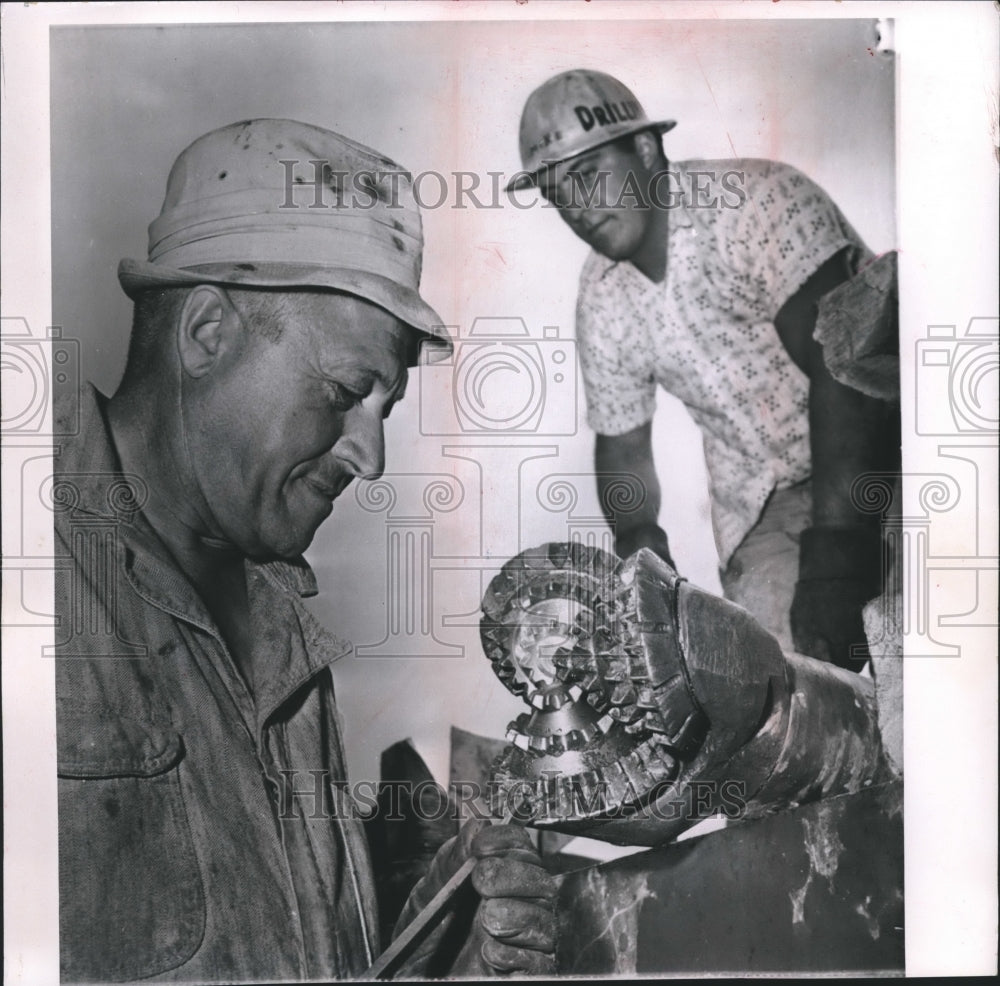 1963 Press Photo The drill used to free the trapped miners at collapsed mine, PA - Historic Images