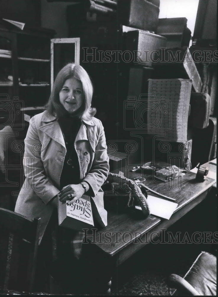 1974 Press Photo Milwaukee Repertory Theater administrative intern Jan Miner - Historic Images