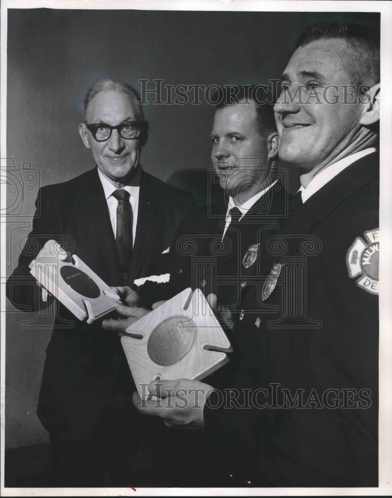 1967 Press Photo Milwaukee fire department was honored for meritorious action. - Historic Images