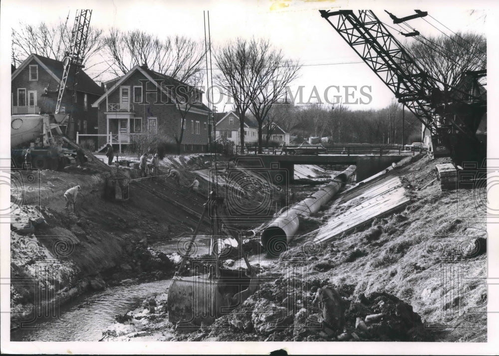 1960 Press Photo Construction on the storm sewer at S. 6th street in Milwaukee. - Historic Images