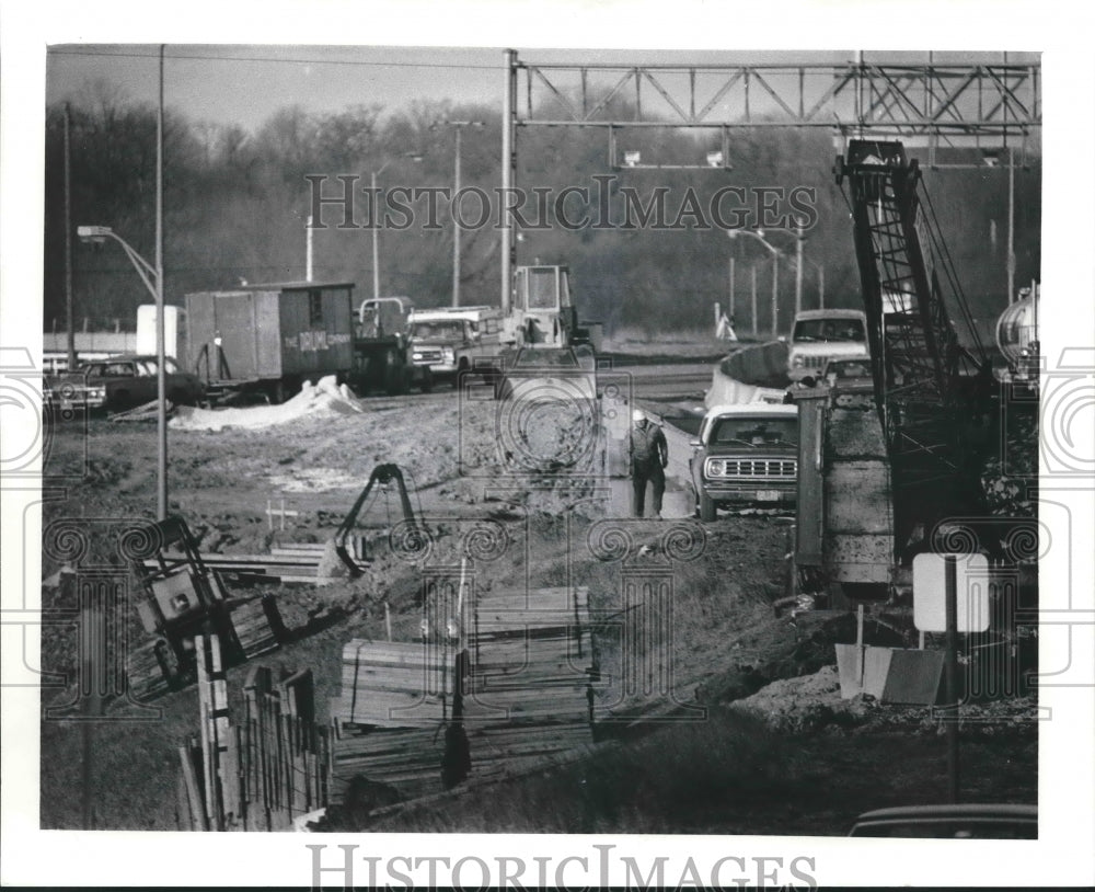 1984 Press Photo Ramp and bridge construction on West Good Hope Road, Milwaukee. - Historic Images