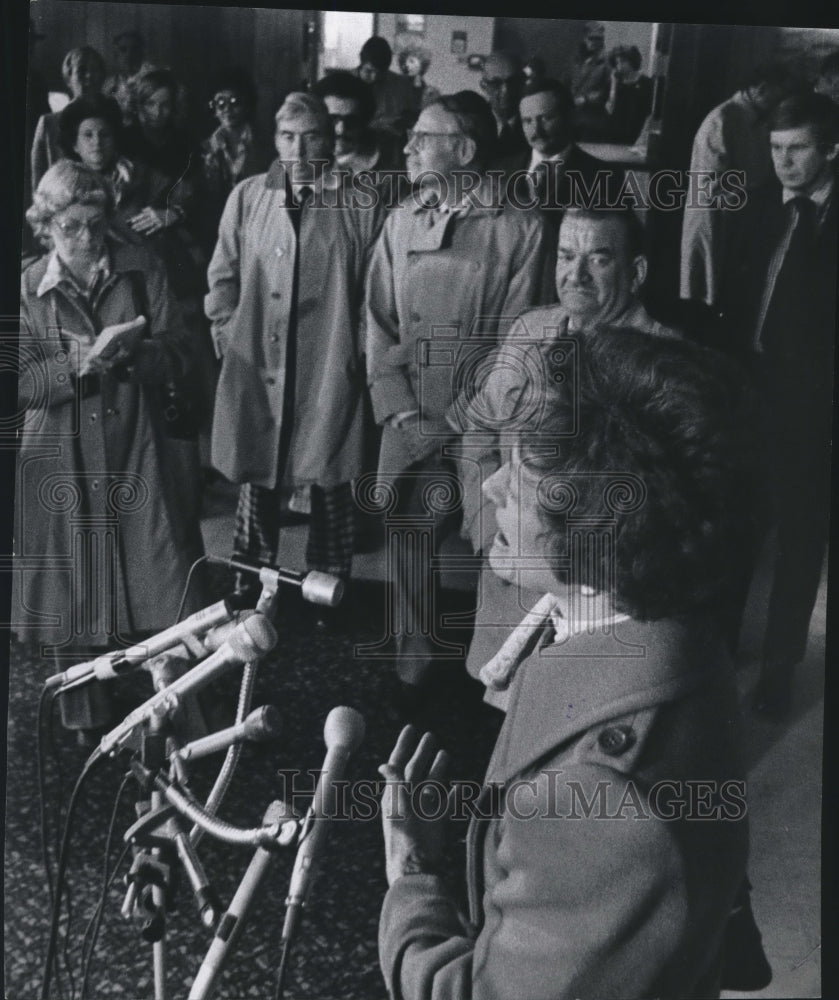 1976 Press Photo Walter Mondale Vice-President Elect and Wife Visit Wisconsin - Historic Images