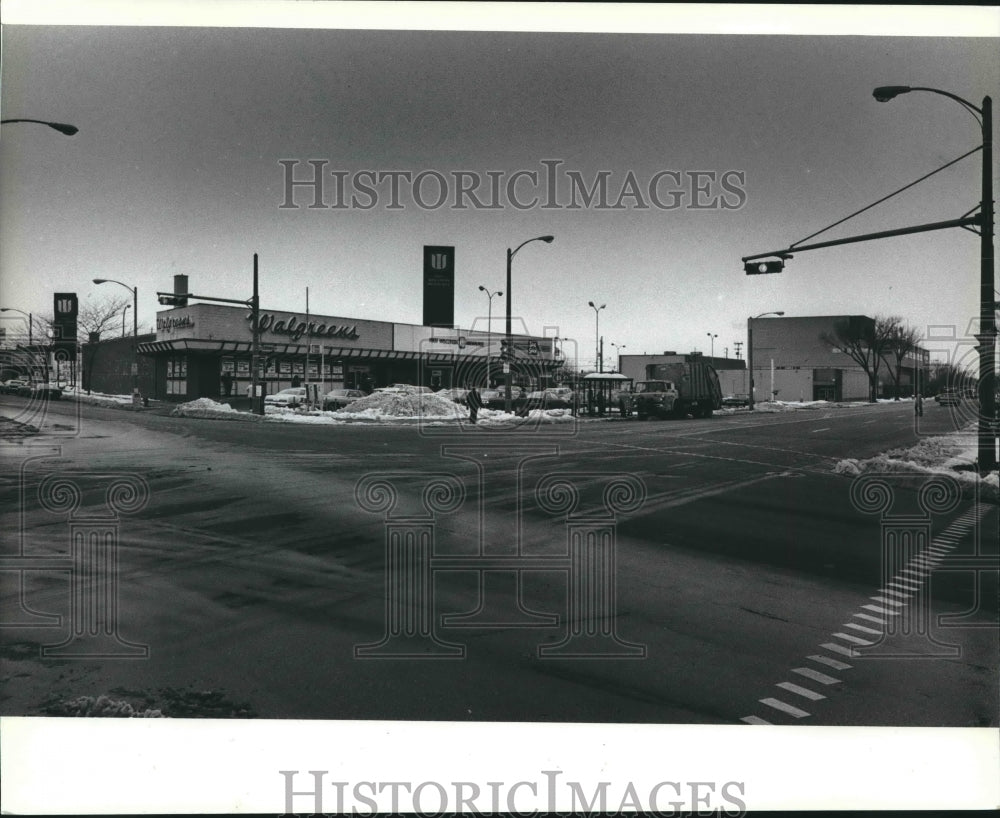 1982 Businesses take pride of area in Teutonia and Capitol Drive-Historic Images