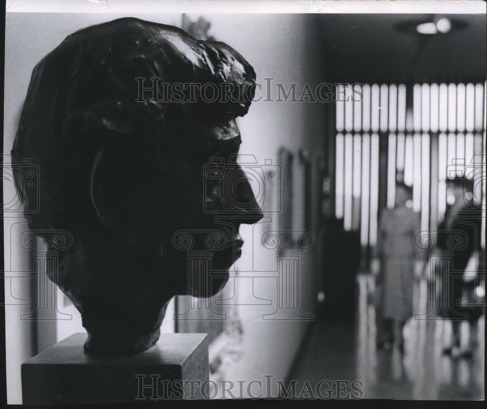 1958 Press Photo Bronze head of painter on display at Milwaukee Art Center - Historic Images