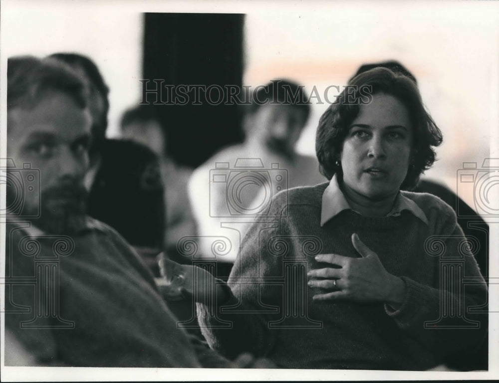 1989 Press Photo Bess Frank Employee of the Milwaukee County Zoo in Wisconsin - Historic Images