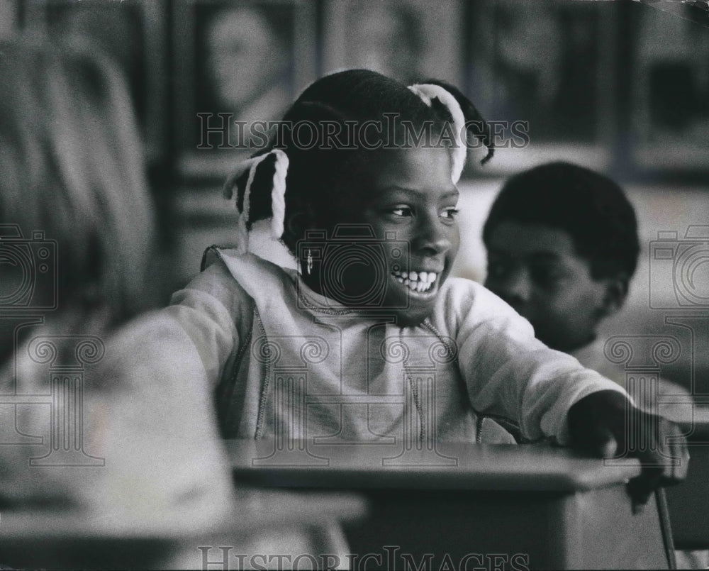 1975 Press Photo New pupil at 55th Street School, Milwaukee - mjb52789 - Historic Images