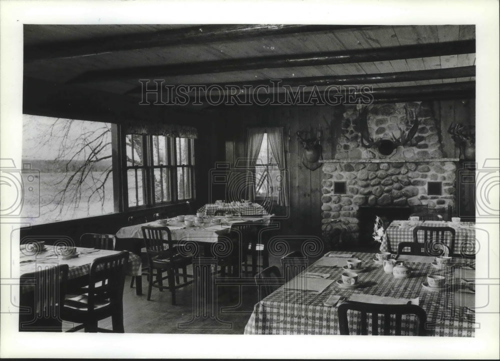 1982 Press Photo Moose Jaw Lodge dining room, Park Falls, Wisconsin - mjb53097 - Historic Images