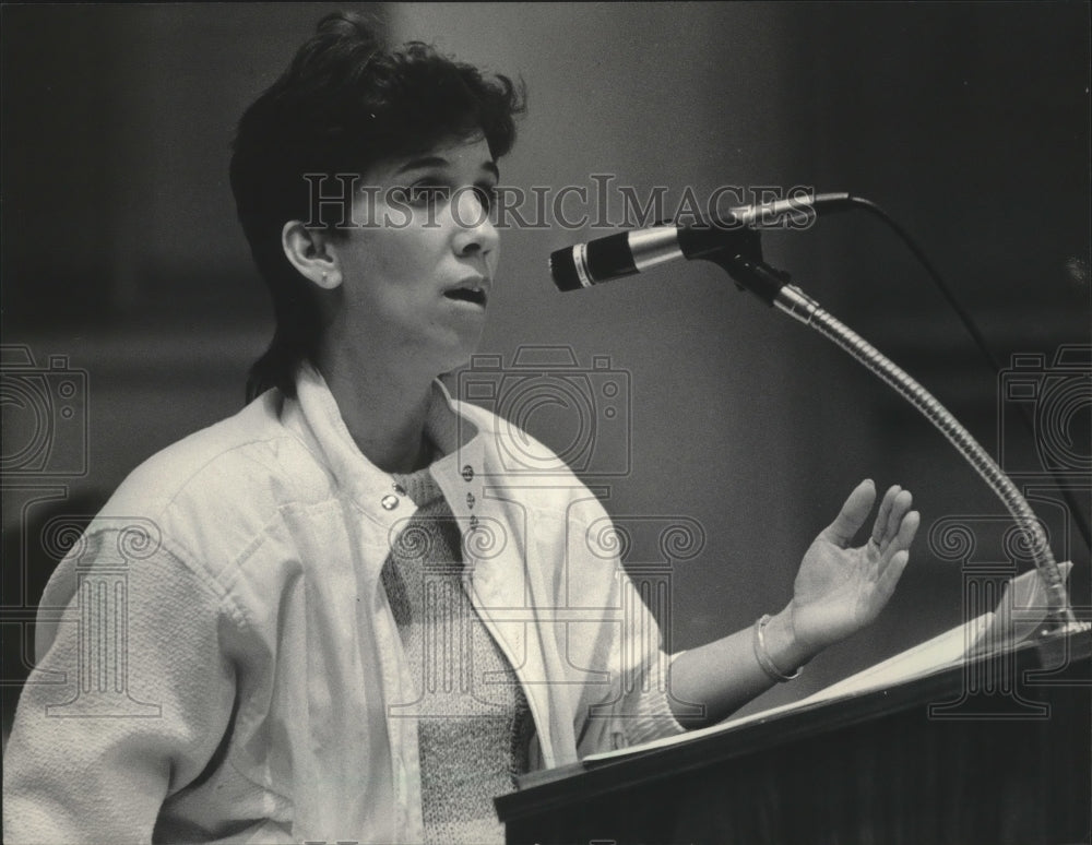1986 Lisa Zamora voices concerns about busing, Milwaukee schools - Historic Images
