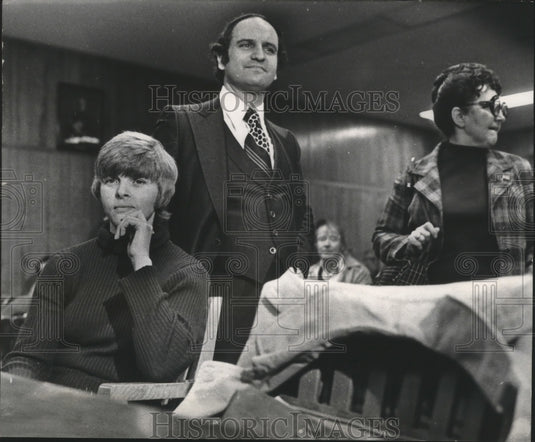 Press Photo Jennifer Patri-Raether attends Waypaca County court, Wisonsin - Historic Images