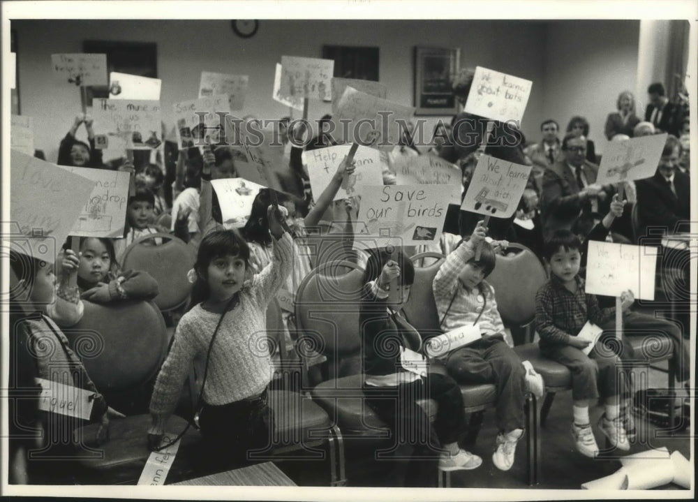 1989 Kindergarten Class Shows Support for Public Museum, Milwaukee-Historic Images
