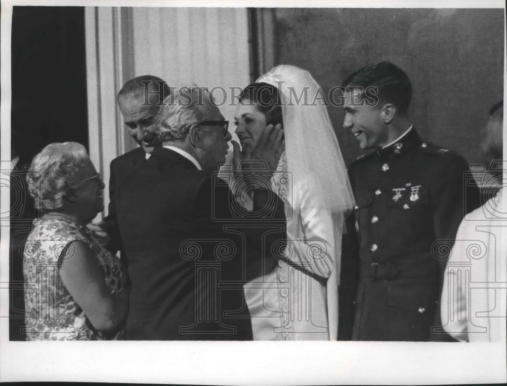 1967 Press Photo Lynda Johnson with Senator Everett Dirksen during wedding-Historic Images