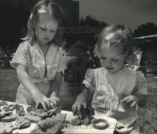 1991 Press Photo Michelle and Katie Lenz of Bay View at Milwaukee's RiverSplash-Historic Images