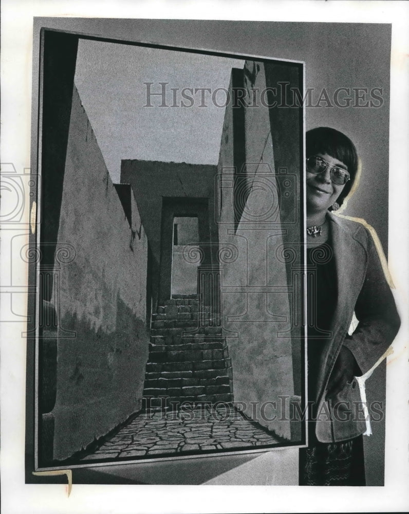 1978 Press Photo Milwaukee born artist Anne Miotke and her Peruvian painting - Historic Images