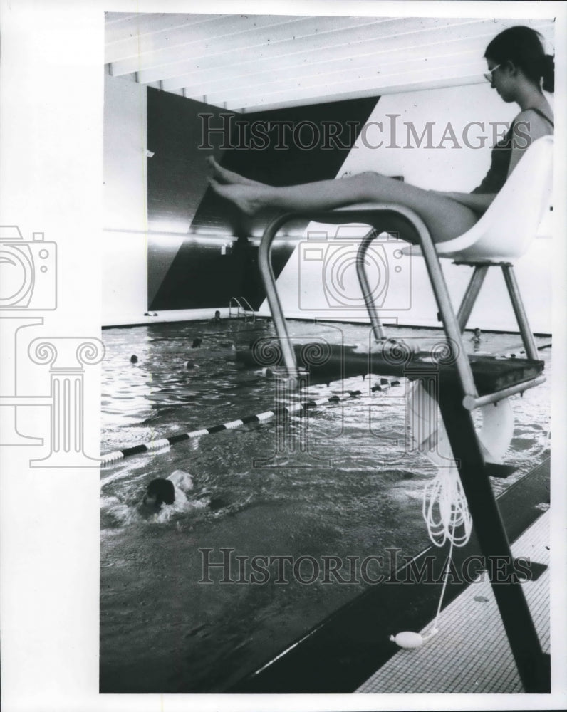 1975 Press Photo Marquette University swiming Evan P Helfaer Recreation Center - Historic Images