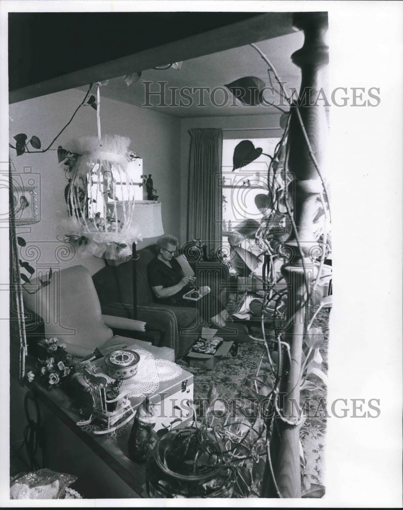 1965 Press Photo Mrs. Clara Plinska in her apartment at Riverwood. - mjb53664-Historic Images