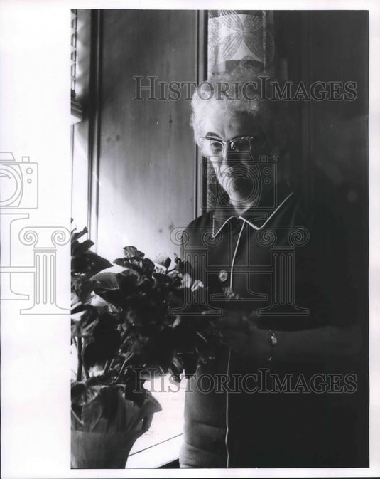 1966 Press Photo Olive Riddell Young Woman's Christian Association, Milwaukee. - Historic Images