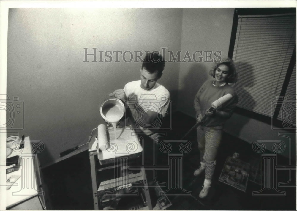 1991 Press Photo Kevin and Tawny Young repaint their spare bedroom - mjb53764 - Historic Images