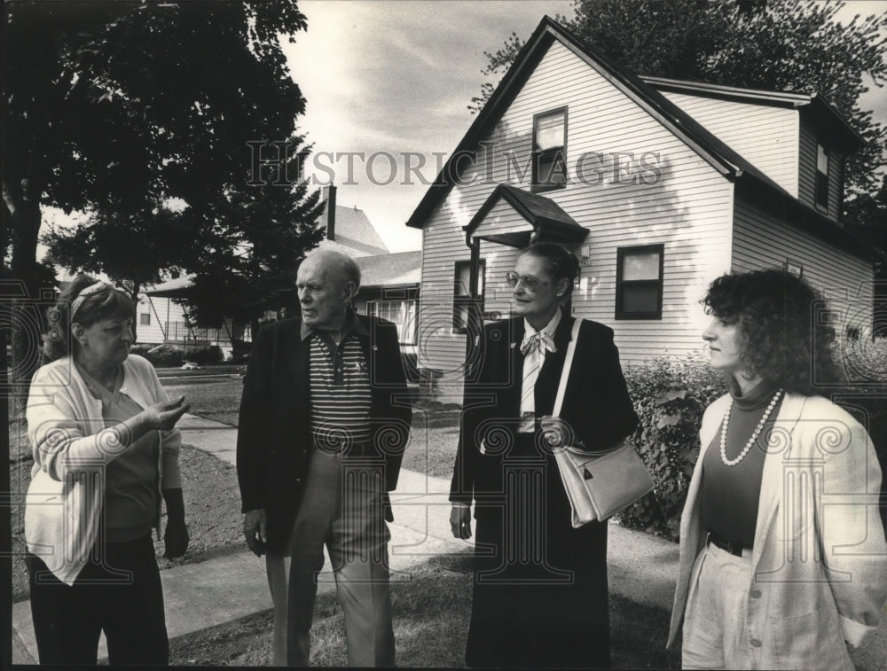 1988 Press Photo Delores Hemsing Howard and Nancy Trapper Laurie Wolf atN.39 St. - Historic Images