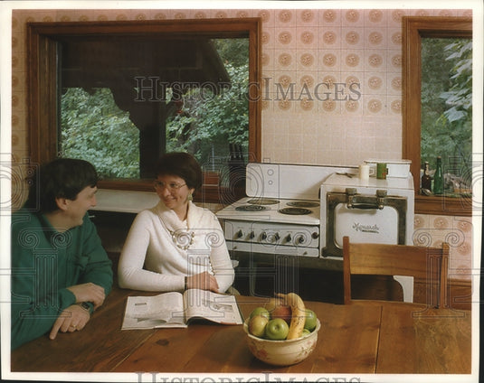 1993 Tom & Ginny Jenkins' Milwaukee home - Historic Images