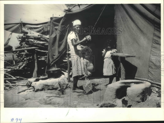 1987 Press Photo Nicaraguan family in refugee camp in Honduras - mjb53812 - Historic Images