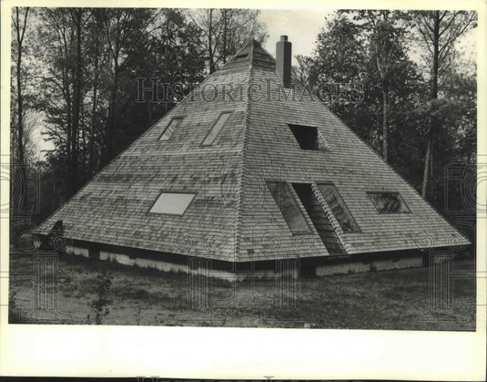 1980 Scott Clark's Home In Herbster Is A Pyramid Modeled After Tomb - Historic Images