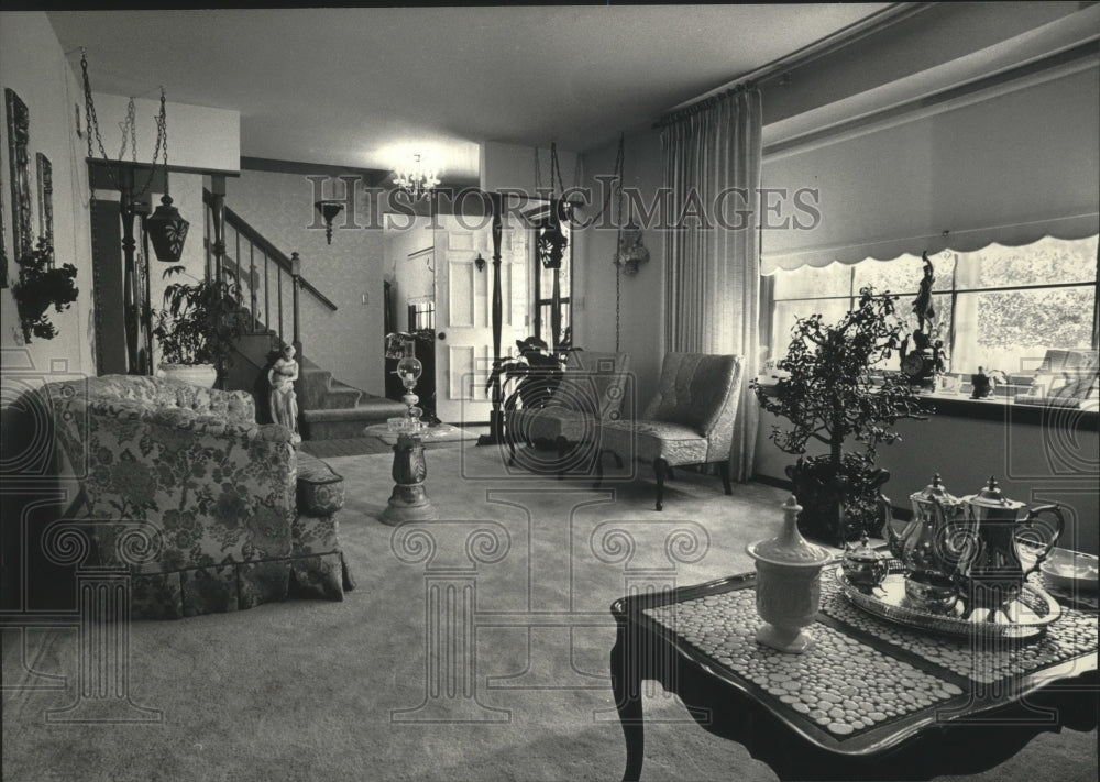 1986 Press Photo Living room area at Honey Lane Manor Residential Facility.-Historic Images
