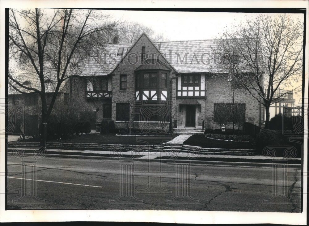 1994 Press Photo English Tudor on Tour of Homes in Shorewood, Wisconsin - Historic Images