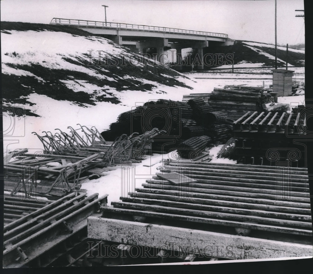 1958 Press Photo Construction Materials for New Overhead Soo Lines in Wisconsin - Historic Images