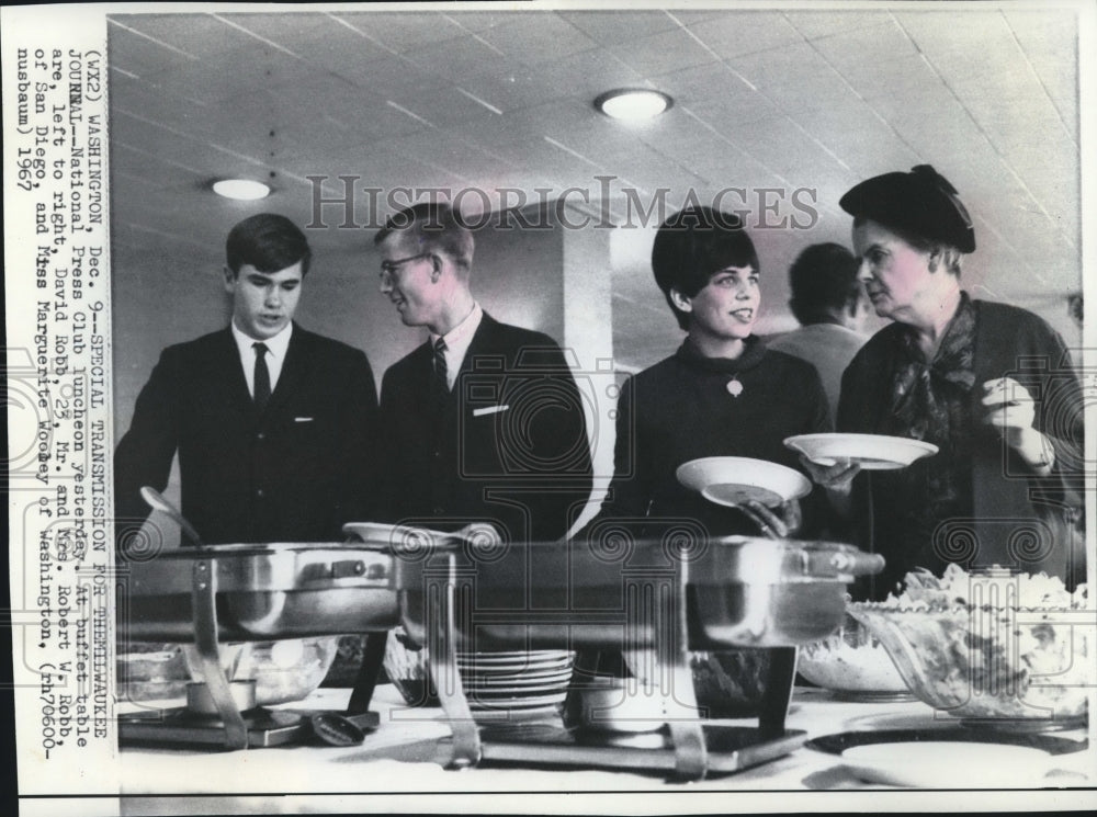 1967 Press Photo David Robb and family at National Press Club lunch, Washington- Historic Images