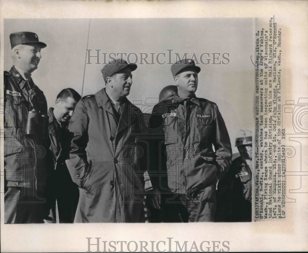 1961 Press Photo Alvin O&#39;Konski, Wisconsin Rep. watches National Guard perform - Historic Images