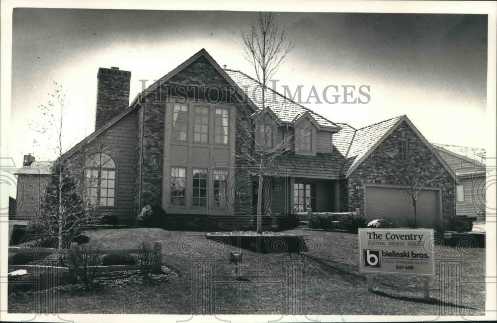 1988 The Coventry, custom home in New Berlin, Wisconsin - Historic Images