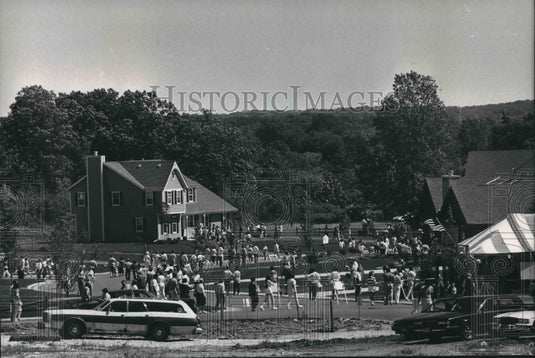 1988 Press Photo Parade of Homes home show at Five Fields subdivision, Milwaukee - Historic Images