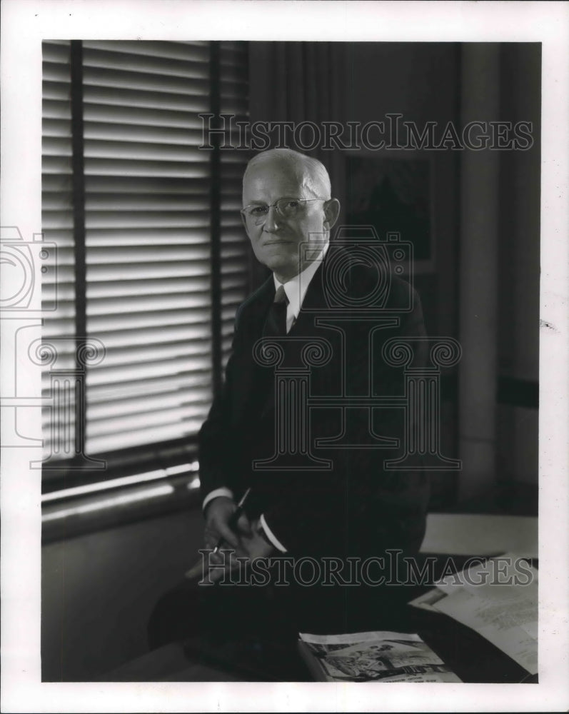 1956 Press Photo B.J. Paulson Of Paulson-Gerlach &amp; Associates, Inc In Milwaukee - Historic Images