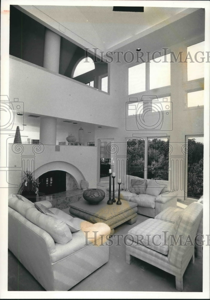 1991 Press Photo Living room fireplace in Wisconsin home - mjb54452 - Historic Images