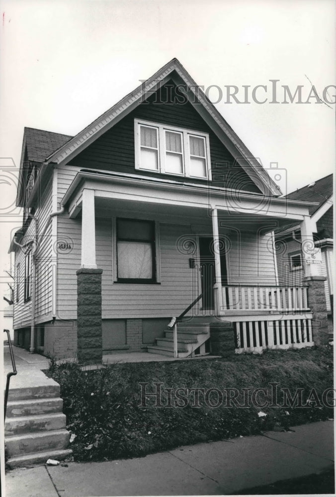 1989 Milwaukee duplex at 3583 N. 10th Street is listed for $29,900 - Historic Images