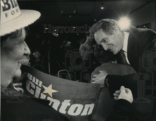 1992 Barbara Hintz of Milwaukee waits to meet Iowa Sen. Tom Harkin - Historic Images