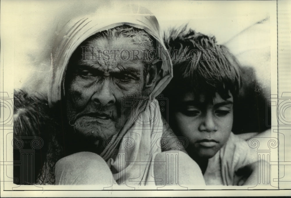 1971 Press Photo Pakistan woman and child at refugee camp in Calcutta, India - Historic Images