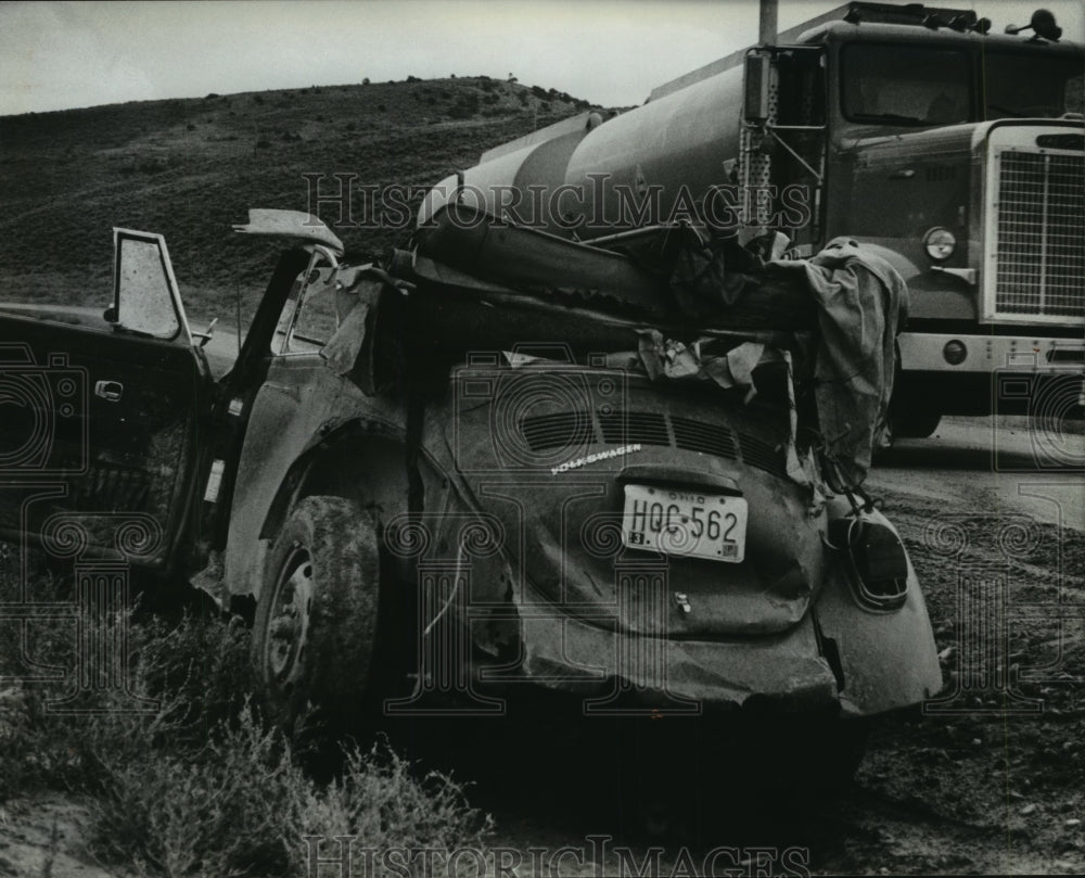 1981 Press Photo Dilapidated Car Left to Elements on Way to Wyoming - mjb54915 - Historic Images