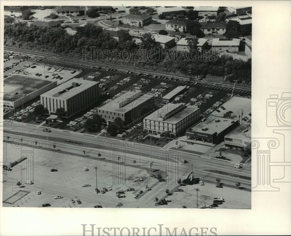 1985 Press Photo Three Mayfair Rd. Buildings Sold to Heritage Partners - Historic Images