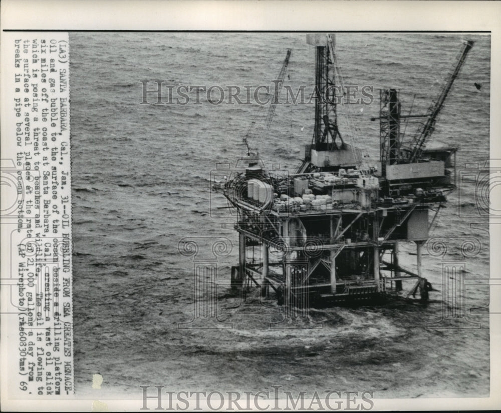 1969 Press Photo Santa Barbara Oil Bubbling From Sea - mjb54993-Historic Images